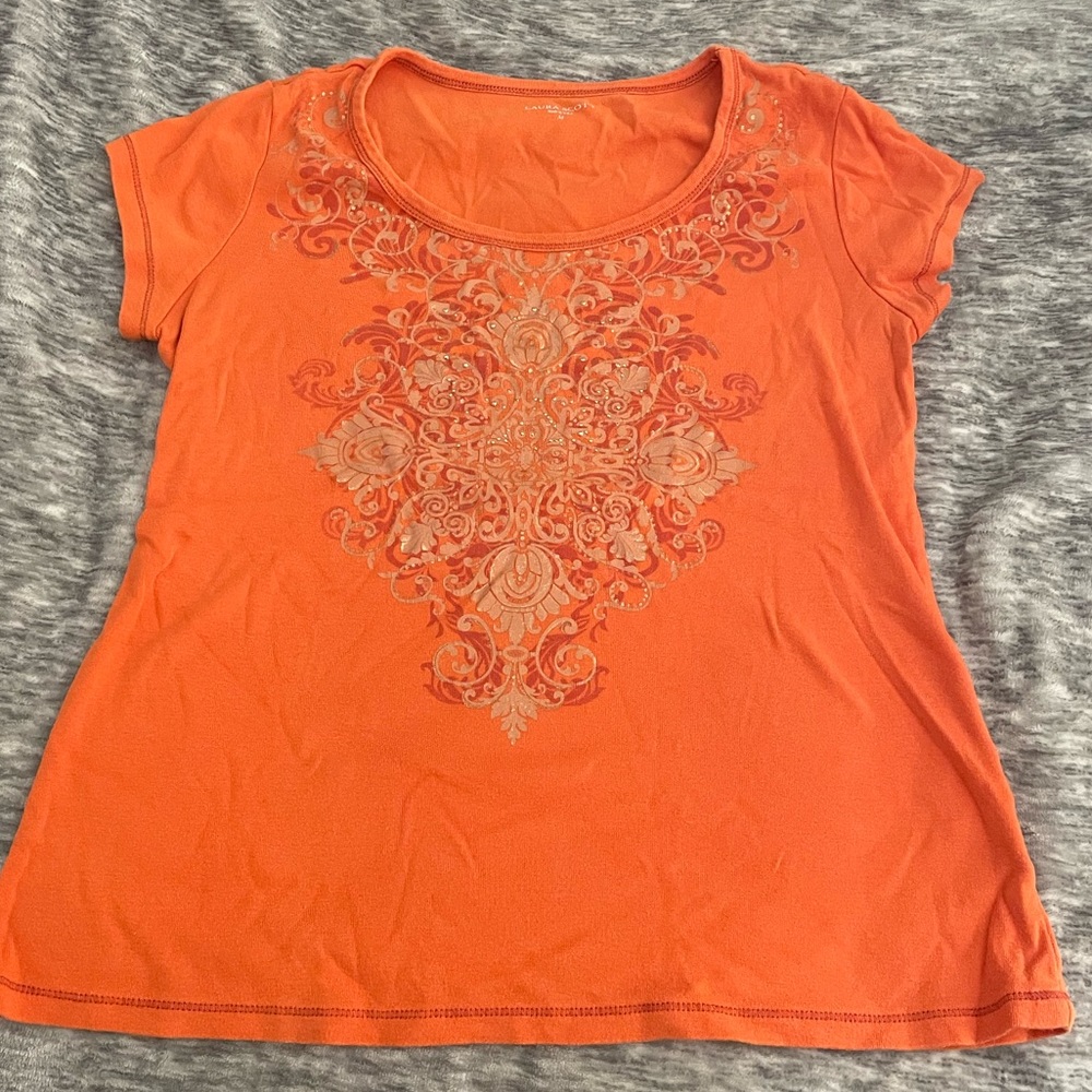 Cute patterned tshirt🔥